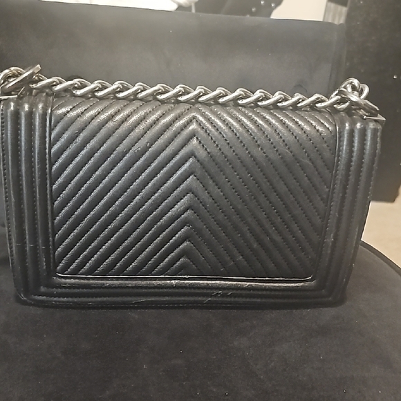 Chanel Black Chevron Leather Boy Flap Bag - Picture 3 of 17